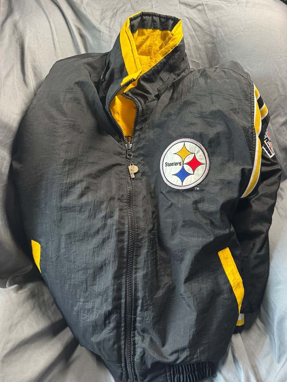 Vintage Pro Player NFL Pittsburgh Steelers Reversible Full Zip Winter Jacket